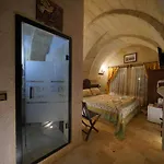 Travel Cave Hotel