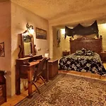 Travel Cave Hotel