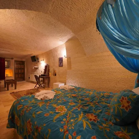 Travel Cave Hotel 2*
