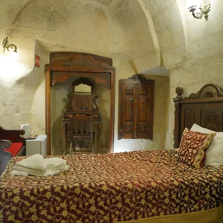 Travel Cave Hotel