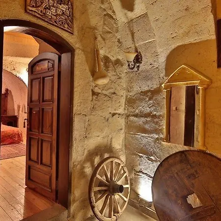 Travel Cave Hotel 2*