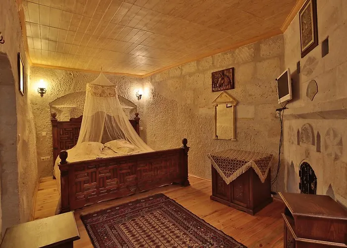 Travel Cave Hotel 2*