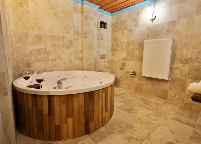 Travel Cave Hotel 2*